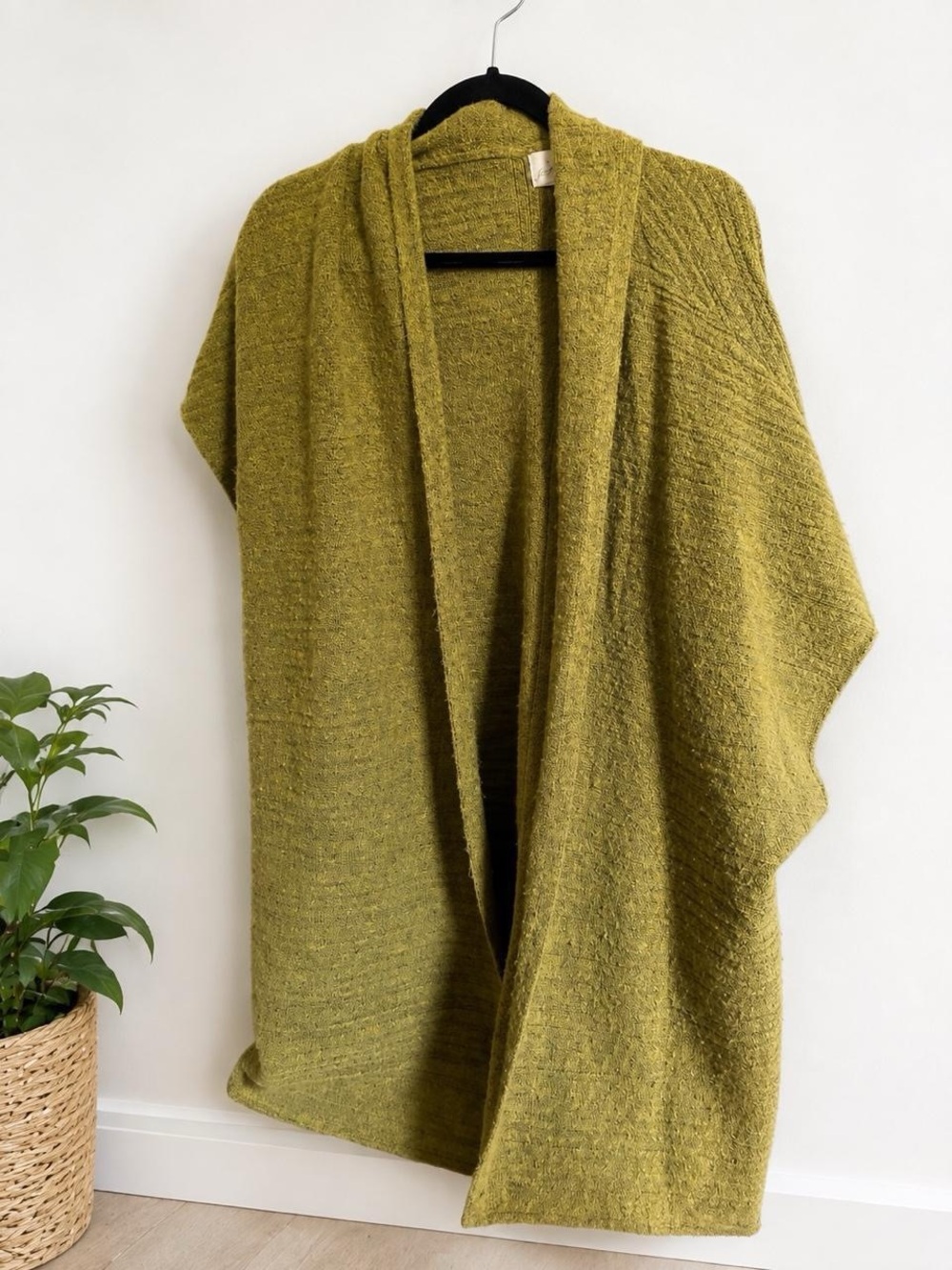 Universal Thread Open-Front Poncho Cardigan in Olive
